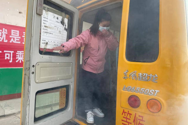 鄧州市趙集鎮實驗小學開展校車安全應急逃生演練活動/ 鄧州市趙集鎮實驗小學開展校車安全應急逃生演練活動