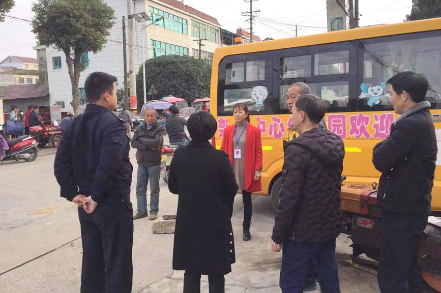 架橋鎮(zhèn)開(kāi)展冬季校車和食品安全專項(xiàng)檢查/ 架橋鎮(zhèn)開(kāi)展冬季校車和食品安全專項(xiàng)檢查