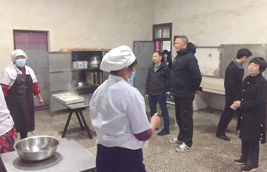 架橋鎮(zhèn)開(kāi)展冬季校車和食品安全專項(xiàng)檢查/ 架橋鎮(zhèn)開(kāi)展冬季校車和食品安全專項(xiàng)檢查