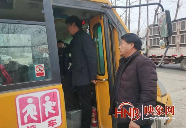 平輿縣古槐街道:關(guān)注校車(chē)安全管理 護(hù)佑學(xué)生生命安全 平輿縣古槐街道:關(guān)注校車(chē)安全管理 護(hù)佑學(xué)生生命安全