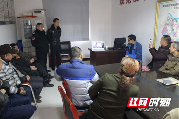 常德經開區交警大隊強化校車檢查 確保安全行駛 常德經開區交警大隊強化校車檢查 確保安全行駛