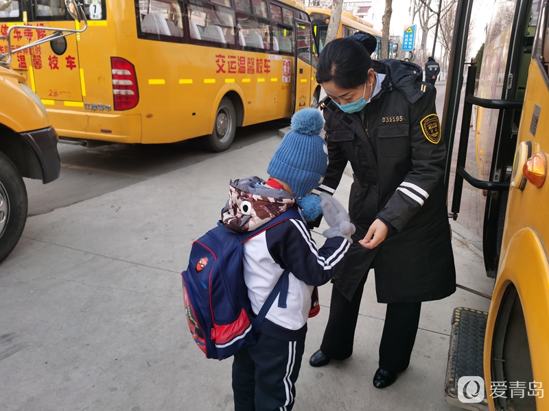 【交運黃島溫馨校車】溫馨校車真情服務獲錦旗 【交運黃島溫馨校車】溫馨校車真情服務獲錦旗