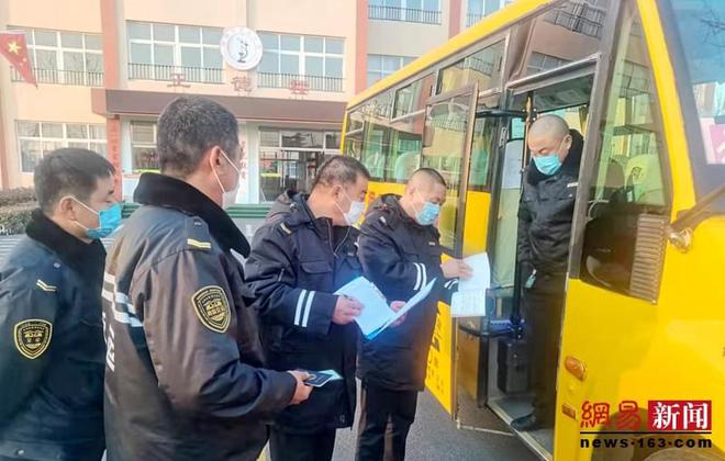 膠州:溫馨校車加密安全隱患排查頻次 確保冬季運(yùn)營安全 膠州:溫馨校車加密安全隱患排查頻次 確保冬季運(yùn)營安全