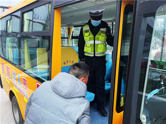 【我為群眾辦實(shí)事】開展冬季校車安全檢查 筑牢學(xué)生安全防線