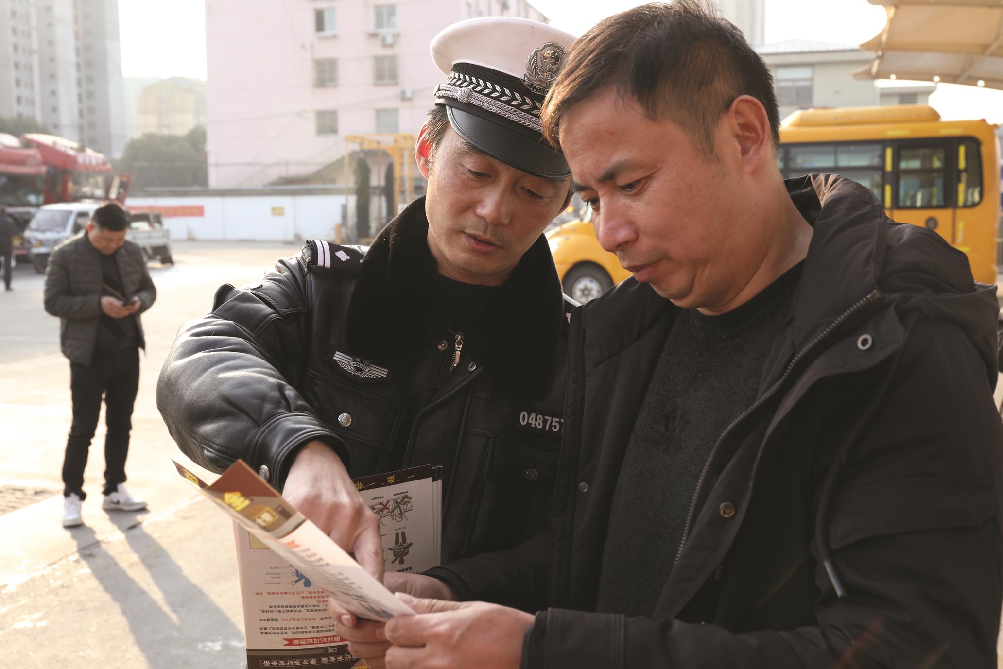 筑牢校車安全屏障/ fc573d12-17bb-44d9-a4b5-efa83c759667.jpg.jpg