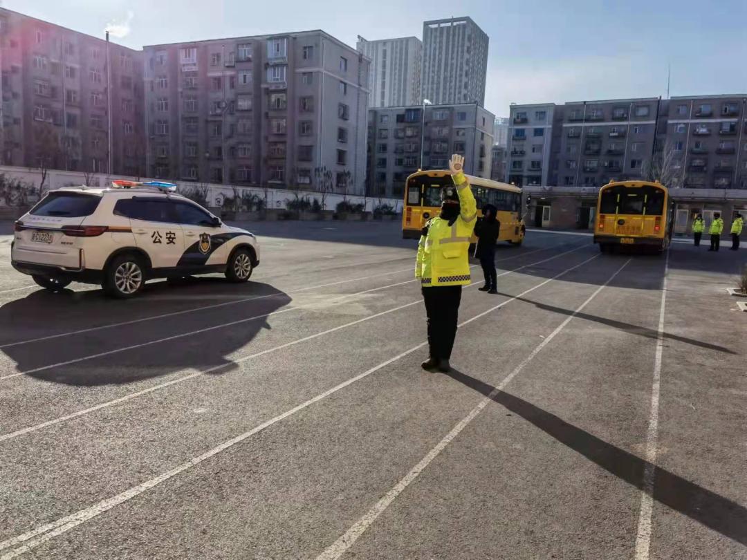 四平交管支隊鐵西大隊寒假前聯合多部門開展校車應急演練活動/ 四平交管支隊鐵西大隊寒假前聯合多部門開展校車應急演練活動