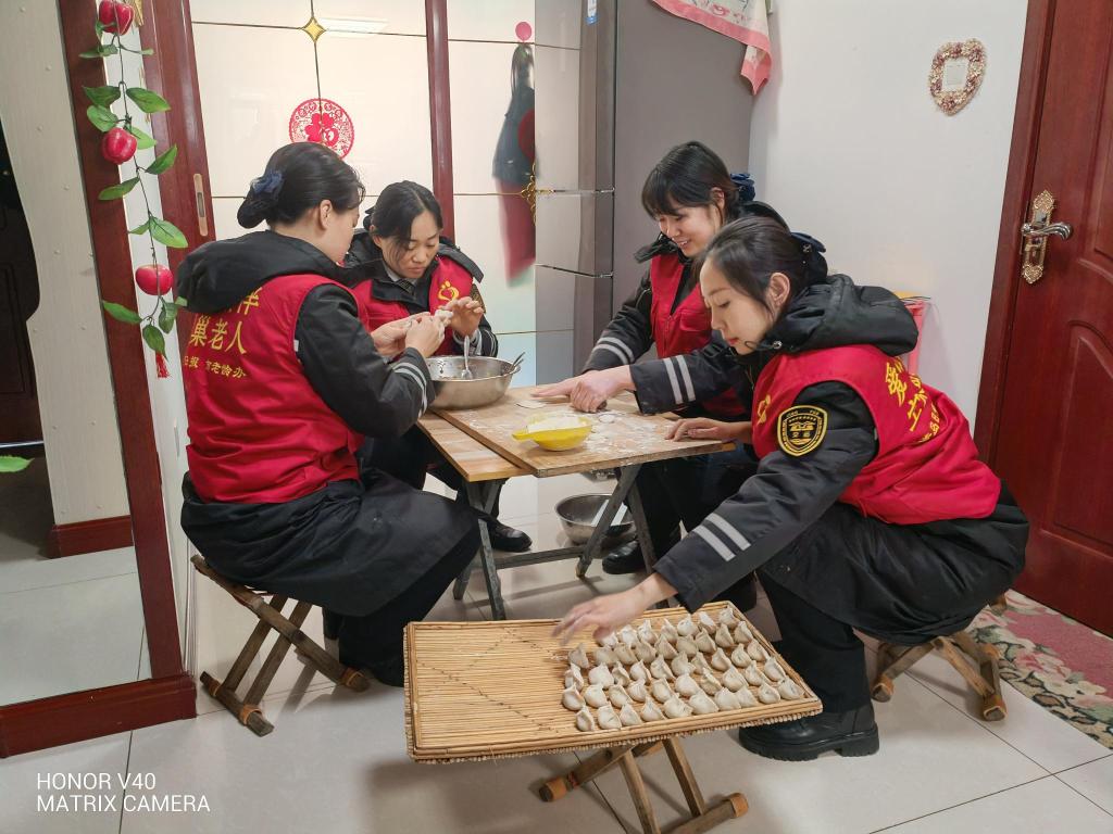 半島網 />青島 天寒人心暖!黃島校車志愿者看望九旬老兵 半島網 />青島 天寒人心暖!黃島校車志愿者看望九旬老兵