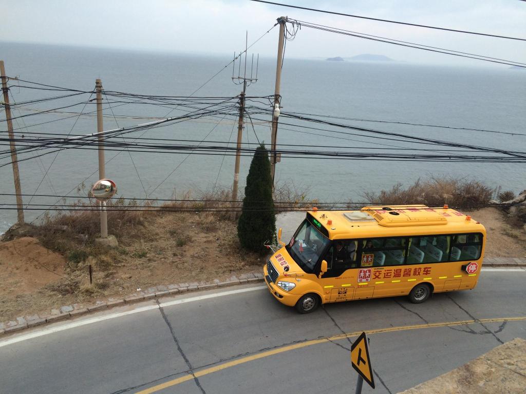 “大鼻子”校車開進(jìn)嶗山9年了,護(hù)航山區(qū)孩子上學(xué)路 “大鼻子”校車開進(jìn)嶗山9年了,護(hù)航山區(qū)孩子上學(xué)路