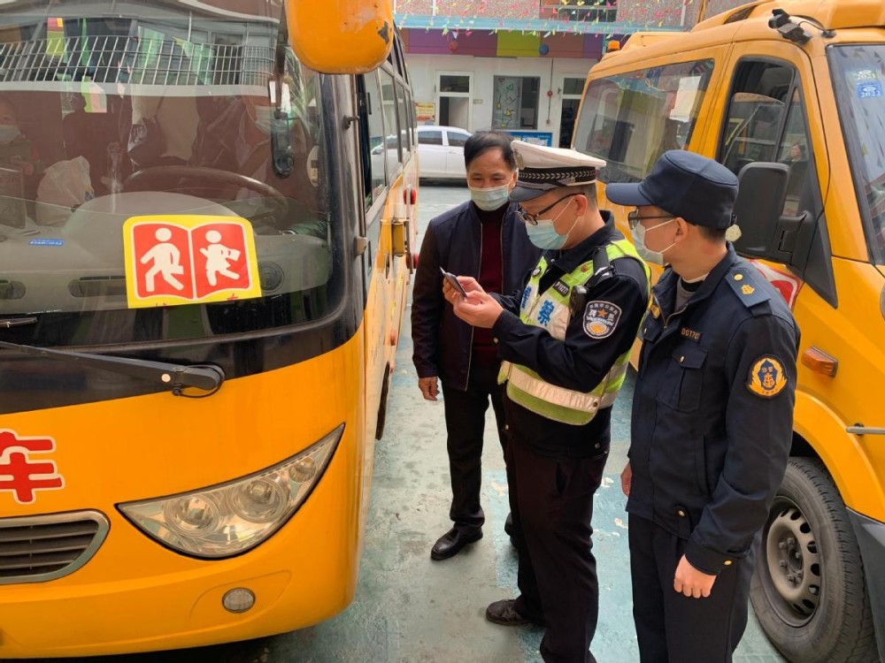 交警發(fā)布|麻涌交警深入開展校車安全專項(xiàng)檢查 交警發(fā)布|麻涌交警深入開展校車安全專項(xiàng)檢查