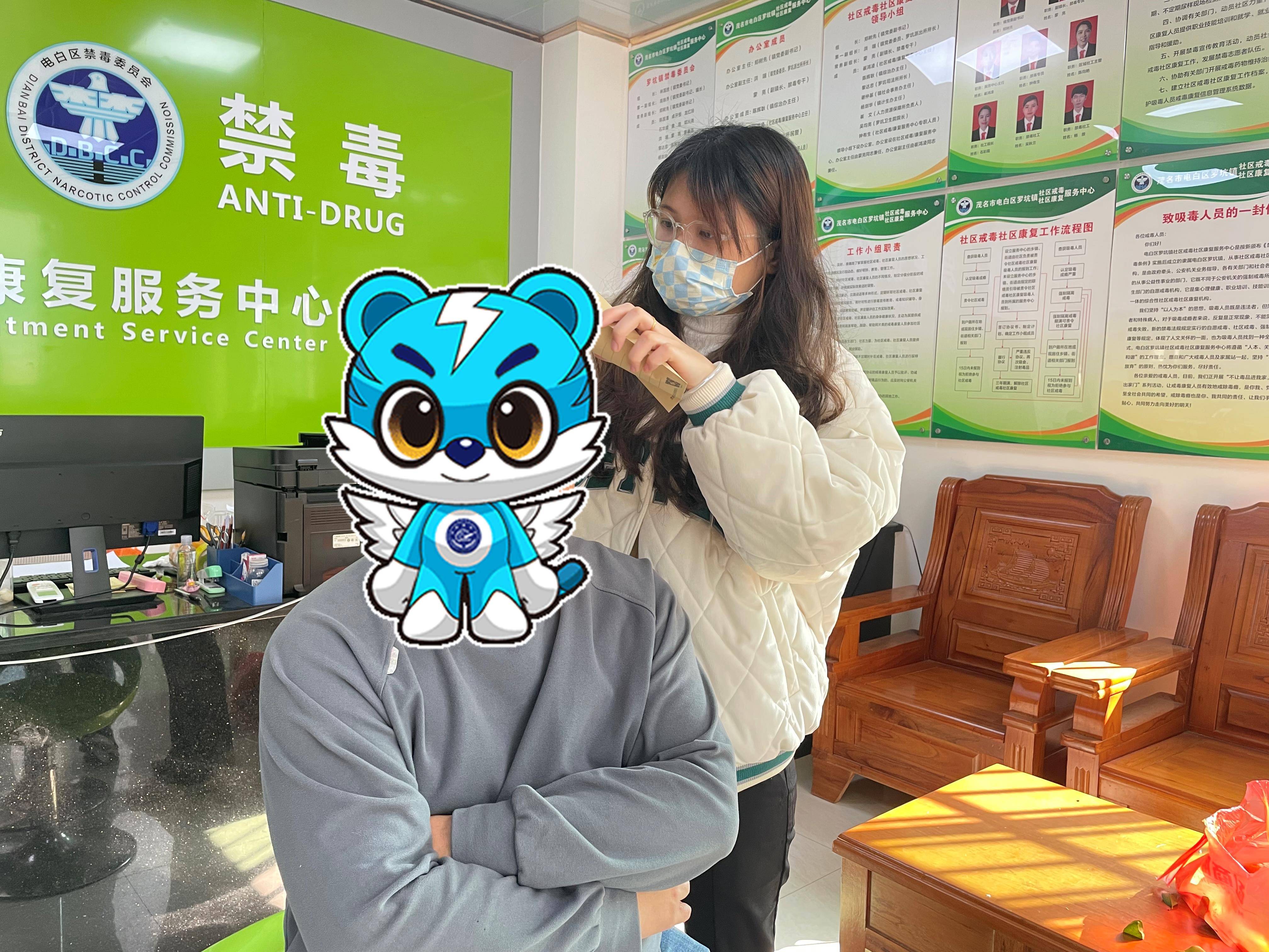 羅坑鎮(zhèn)開(kāi)展校車駕駛員毛發(fā)采集 暨禁毒宣傳活動(dòng) 羅坑鎮(zhèn)開(kāi)展校車駕駛員毛發(fā)采集 暨禁毒宣傳活動(dòng)