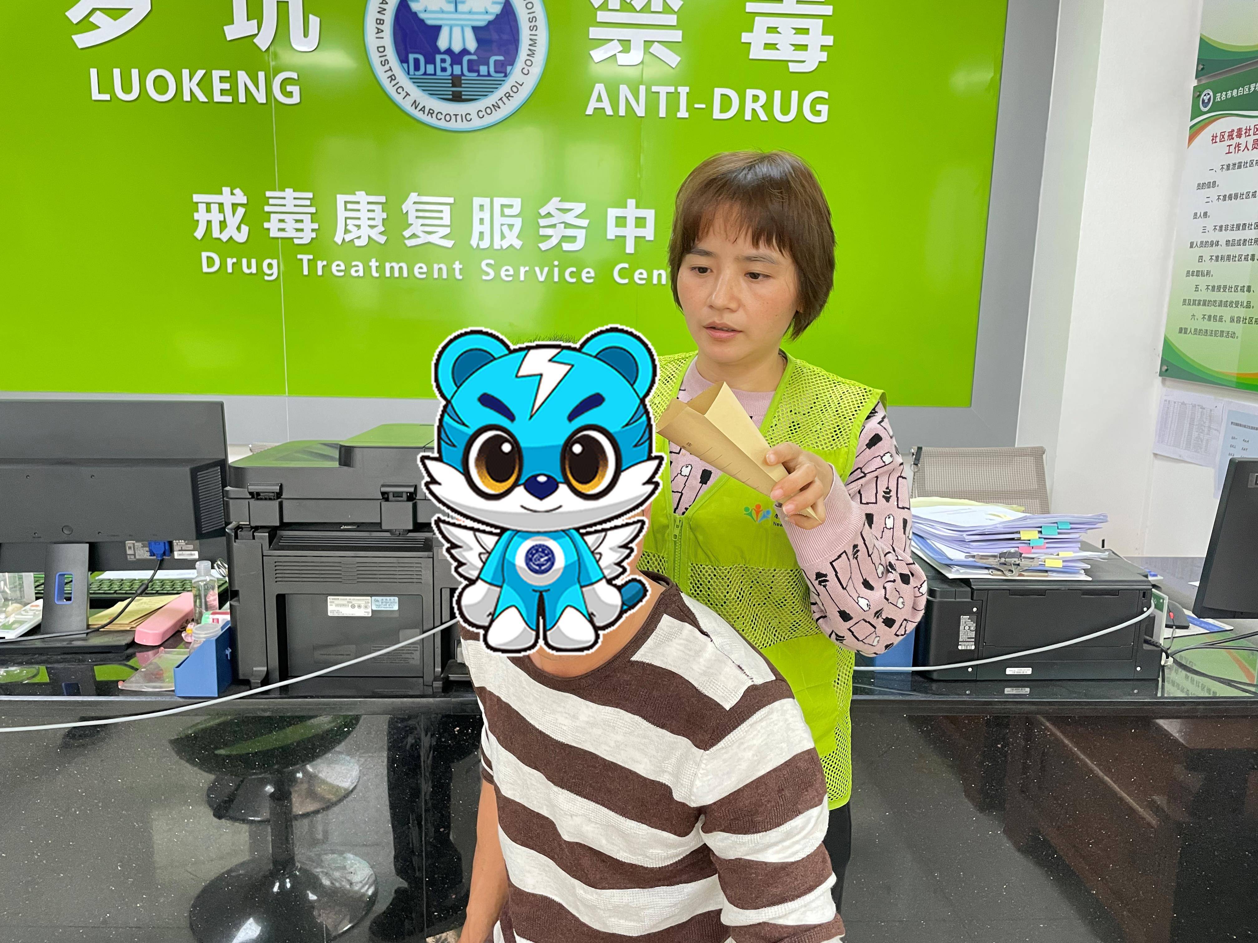 羅坑鎮(zhèn)開(kāi)展校車駕駛員毛發(fā)采集 暨禁毒宣傳活動(dòng) 羅坑鎮(zhèn)開(kāi)展校車駕駛員毛發(fā)采集 暨禁毒宣傳活動(dòng)