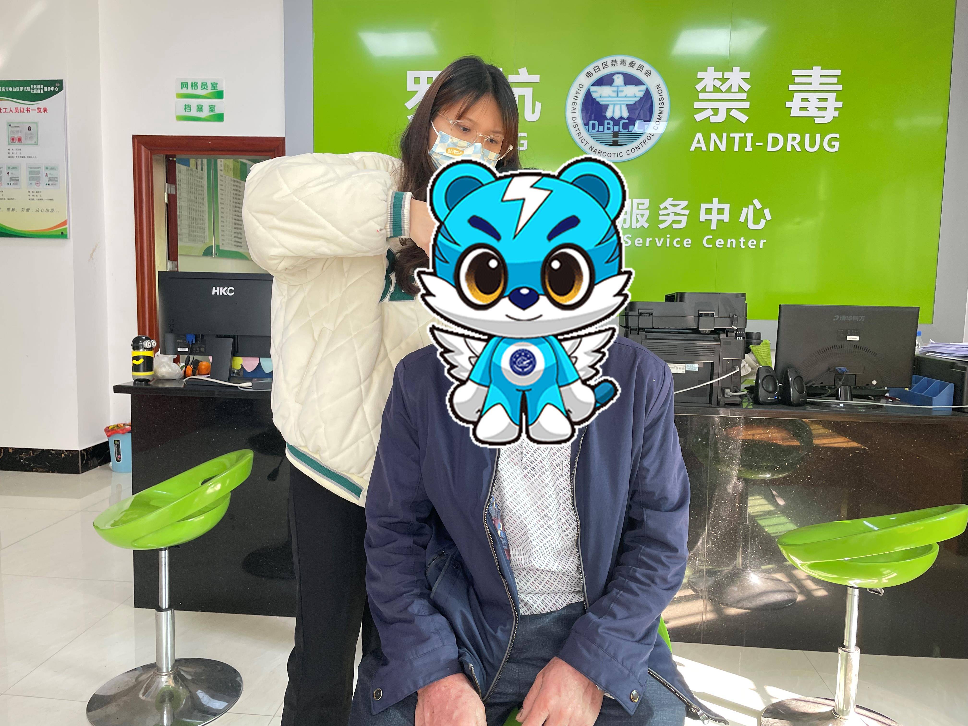 羅坑鎮(zhèn)開(kāi)展校車駕駛員毛發(fā)采集 暨禁毒宣傳活動(dòng) 羅坑鎮(zhèn)開(kāi)展校車駕駛員毛發(fā)采集 暨禁毒宣傳活動(dòng)