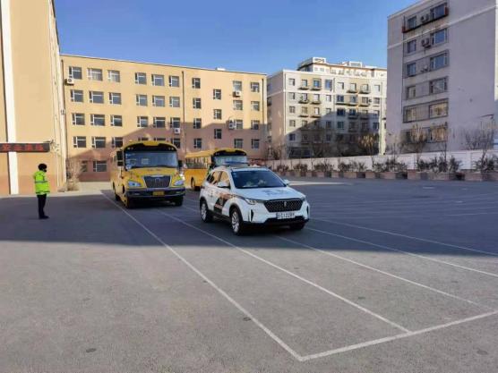 “你好警察節” 四平鐵西交警寒假前聯合多部門開展校車應急演練活動 “你好警察節” 四平鐵西交警寒假前聯合多部門開展校車應急演練活動