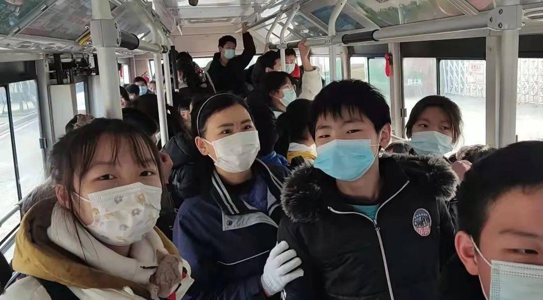 “校車媽媽“收到孩子們最深情的祝福 “校車媽媽“收到孩子們最深情的祝福