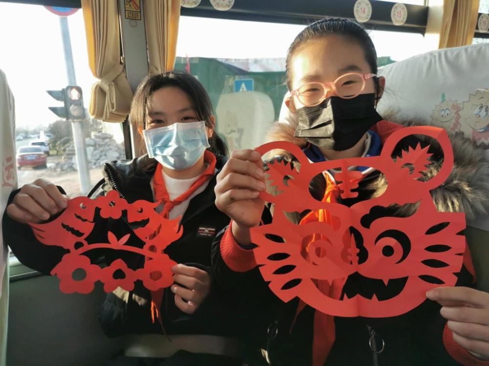 學生放假我“充電”,溫馨校車“車休人不休” 學生放假我“充電”,溫馨校車“車休人不休”