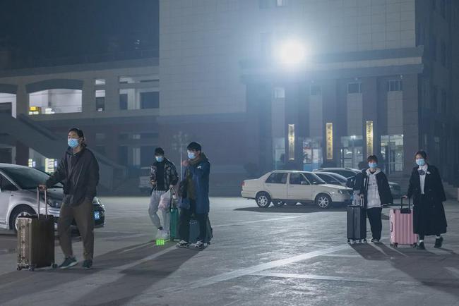 西安思源學院溫情校車助學子安全返鄉回家團圓/ 西安思源學院溫情校車助學子安全返鄉回家團圓