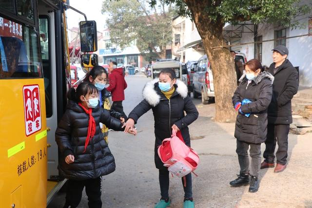 安徽懷寧:安全校車行千里 安徽懷寧:安全校車行千里
