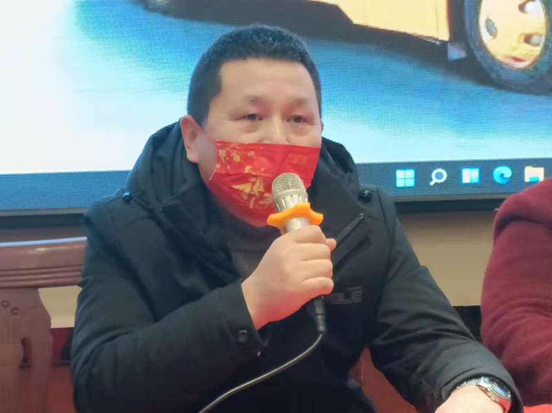 安全初心兩不忘:鄂州大興校車公司表彰會議“變身”安全課堂 安全初心兩不忘:鄂州大興校車公司表彰會議“變身”安全課堂