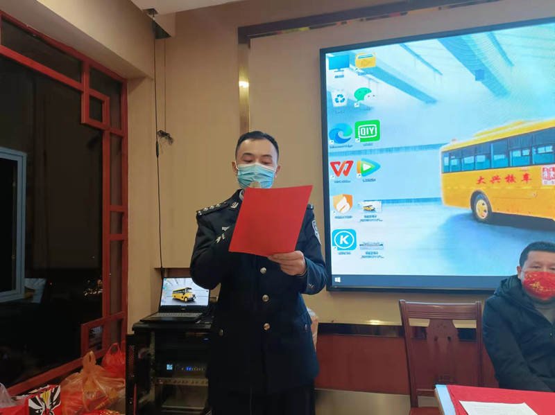 安全初心兩不忘:鄂州大興校車公司表彰會議“變身”安全課堂 安全初心兩不忘:鄂州大興校車公司表彰會議“變身”安全課堂