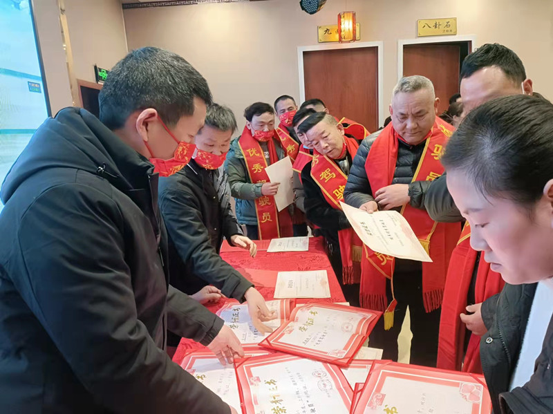 安全初心兩不忘:鄂州大興校車公司表彰會議“變身”安全課堂 安全初心兩不忘:鄂州大興校車公司表彰會議“變身”安全課堂