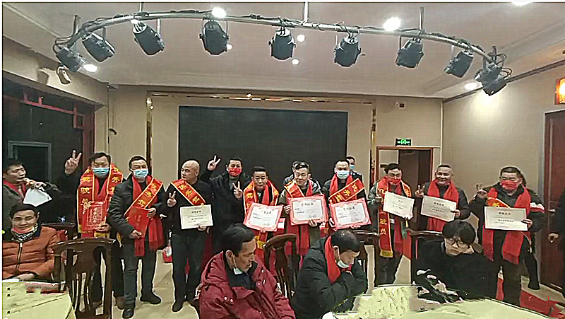 安全初心兩不忘:鄂州大興校車公司表彰會議“變身”安全課堂 安全初心兩不忘:鄂州大興校車公司表彰會議“變身”安全課堂