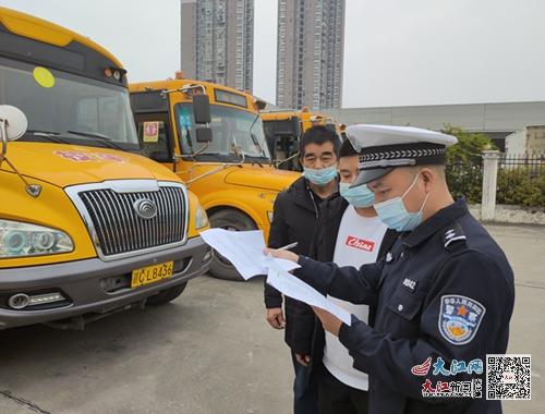 宜春交警嚴把安全關 開展校車專項安全檢查 宜春交警嚴把安全關 開展校車專項安全檢查