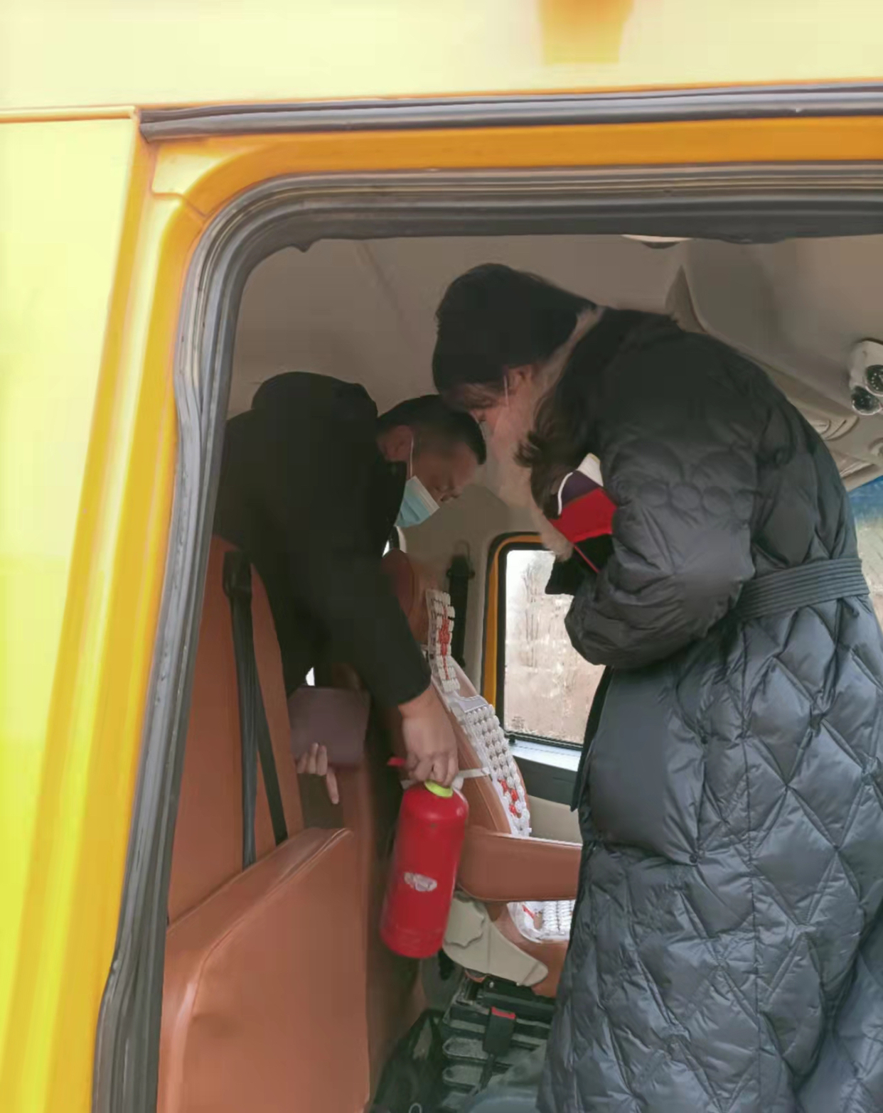 開學在即！水洞底鎮開展學前校車安全整治行動