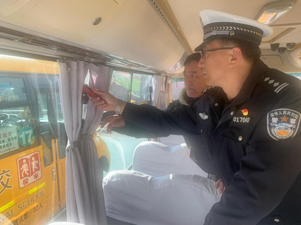 開學在即 李滄交警開展校車安全大檢查 開學在即 李滄交警開展校車安全大檢查