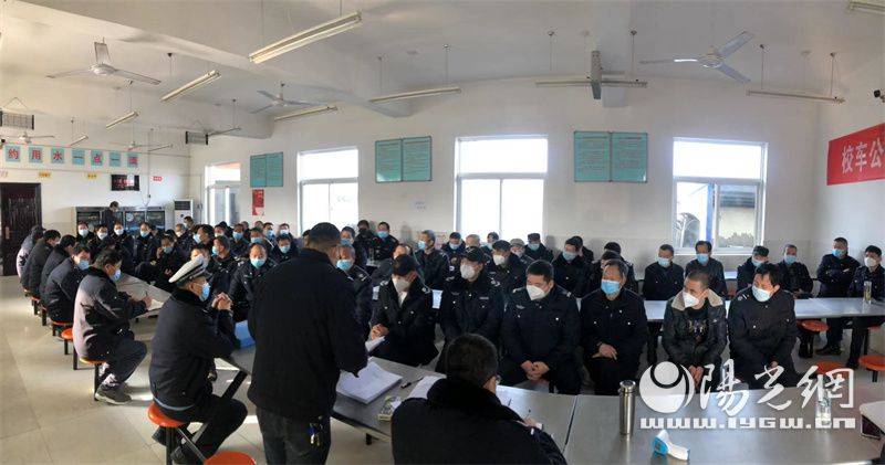 開學季 校車復工交警來“體檢” 開學季 校車復工交警來“體檢”