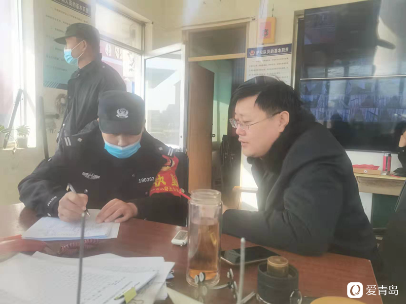 開學(xué)首日,黃島公安“護學(xué)模式”準時上線了 開學(xué)首日,黃島公安“護學(xué)模式”準時上線了