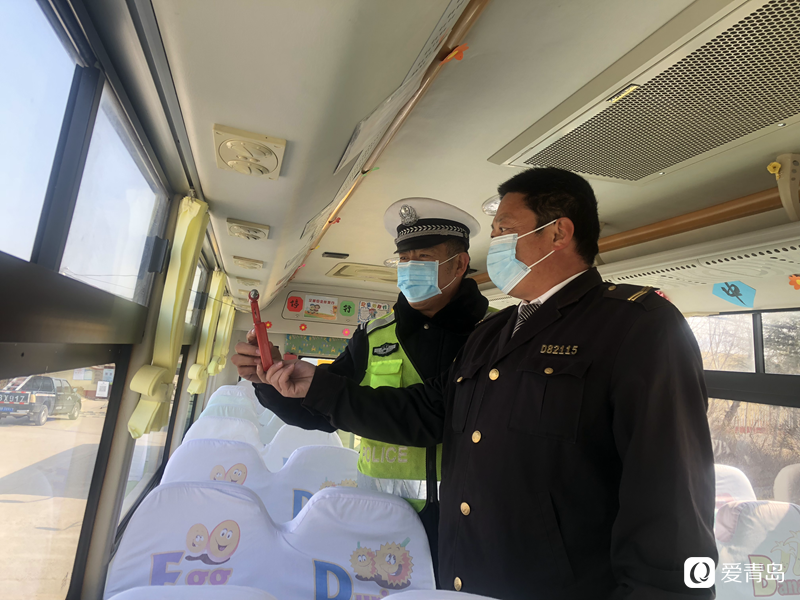 開學(xué)首日,黃島公安“護學(xué)模式”準時上線了 開學(xué)首日,黃島公安“護學(xué)模式”準時上線了