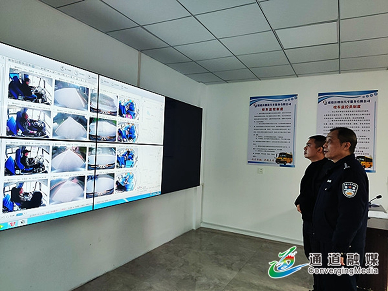 通道交警全力做好開學季“學區(qū)警務”工作 3f27bf8e9e925b52804800124cbc494.jpg