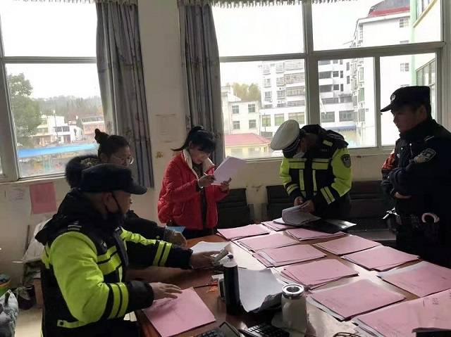 修水:開學季開展校車安全大排查 修水:開學季開展校車安全大排查