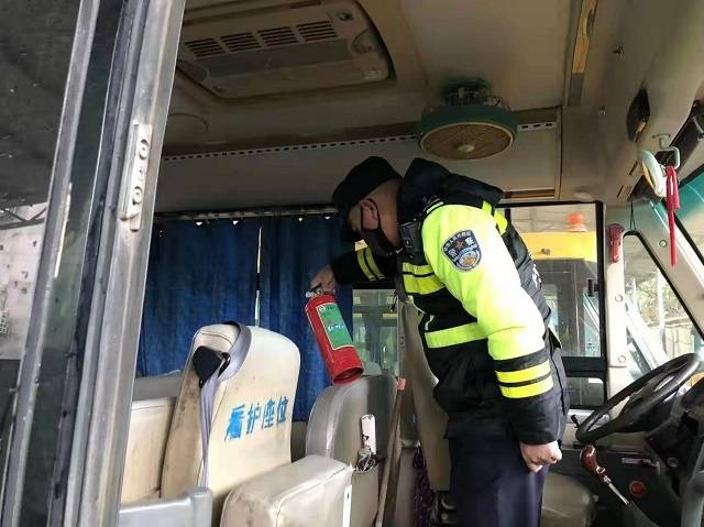 修水:開學季開展校車安全大排查 修水:開學季開展校車安全大排查