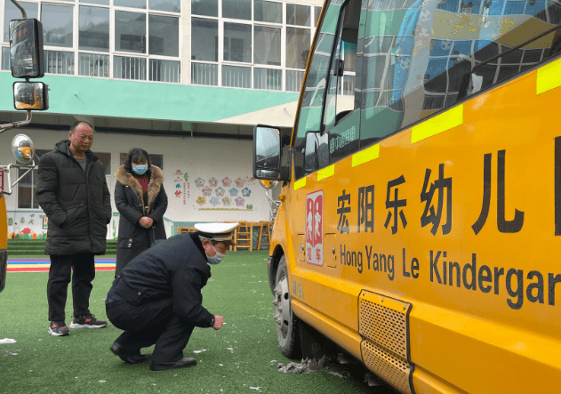柞水交警大隊(duì)加強(qiáng)春季校車交通安全管理工作/ 柞水交警大隊(duì)加強(qiáng)春季校車交通安全管理工作