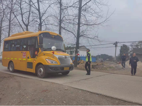 高橋鎮 | 開展校車安全檢查 護航學生平安出行 高橋鎮 | 開展校車安全檢查 護航學生平安出行