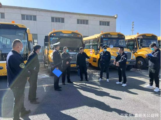 嘉峪關(guān)市公交公司開(kāi)展校車(chē)安全“大體檢”