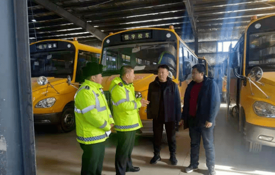 【校園安全】通榆縣教育局校車辦聯(lián)合縣交警大隊開展校車安全檢查 【校園安全】通榆縣教育局校車辦聯(lián)合縣交警大隊開展校車安全檢查