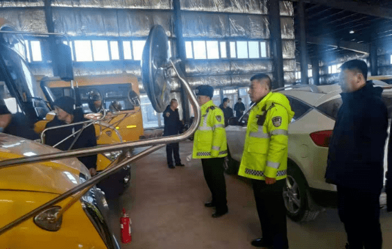 【校園安全】通榆縣教育局校車辦聯(lián)合縣交警大隊開展校車安全檢查 【校園安全】通榆縣教育局校車辦聯(lián)合縣交警大隊開展校車安全檢查