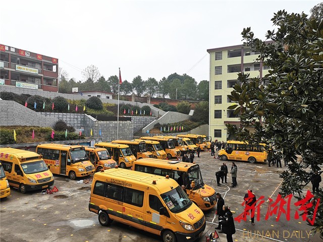 雙峰:盯緊抓實校園安全 雙峰:盯緊抓實校園安全