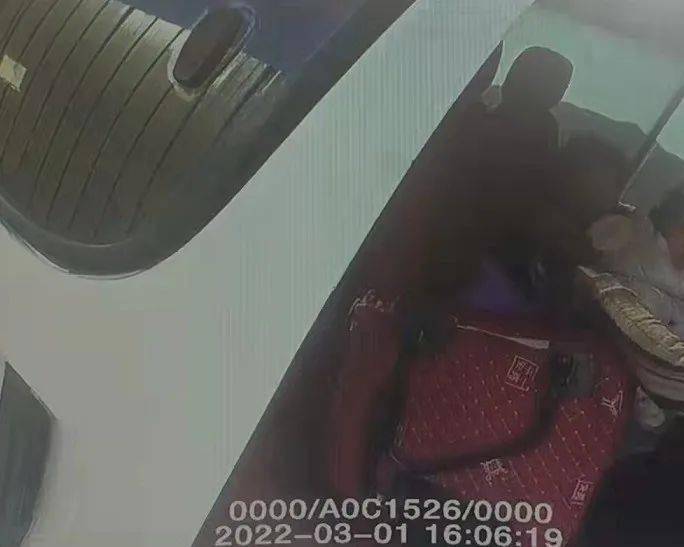 朝陽一黑校車被舉報，司機被罰一萬！