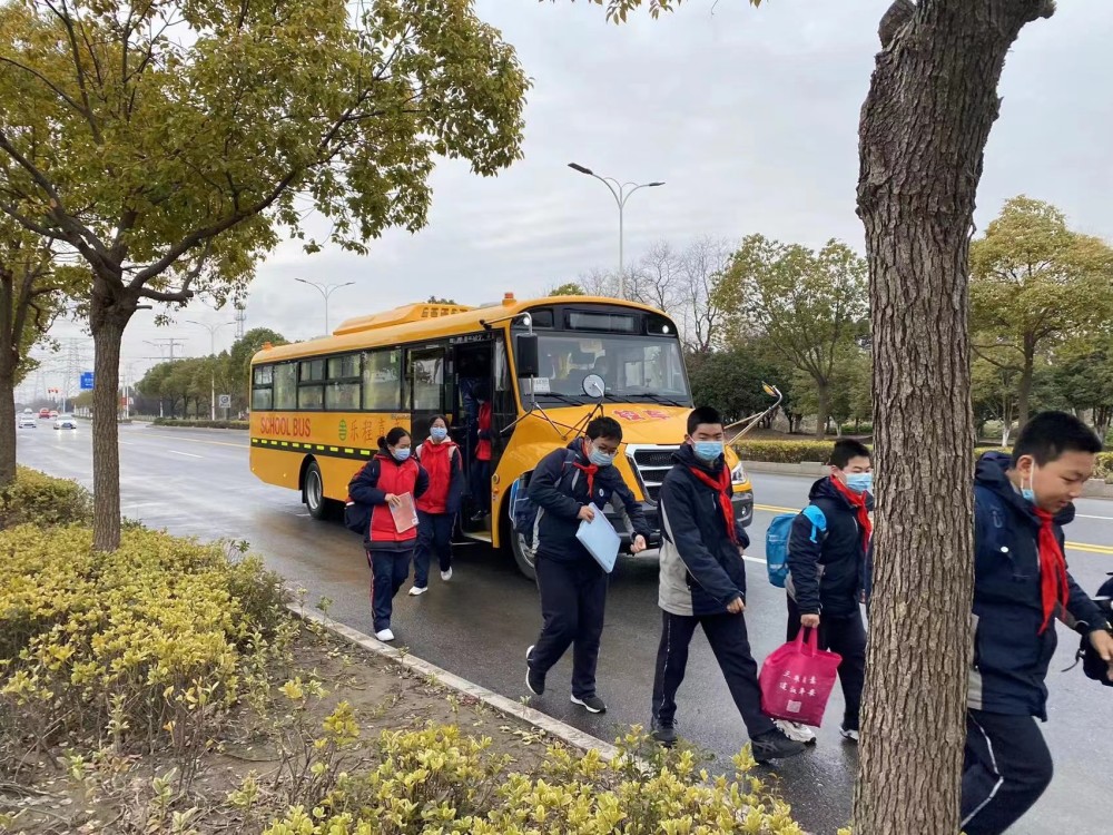 揚(yáng)州有了“長鼻子”校車