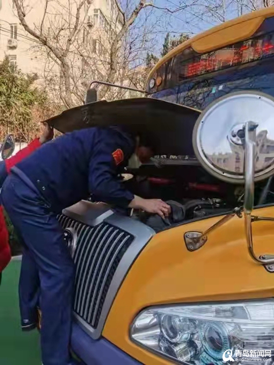 暖心！校車駕駛員即將退休 青大附中學生寫信送別