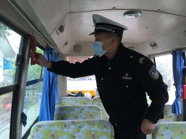 德陽市旌陽交警大隊開展春季開學校車安全大檢查