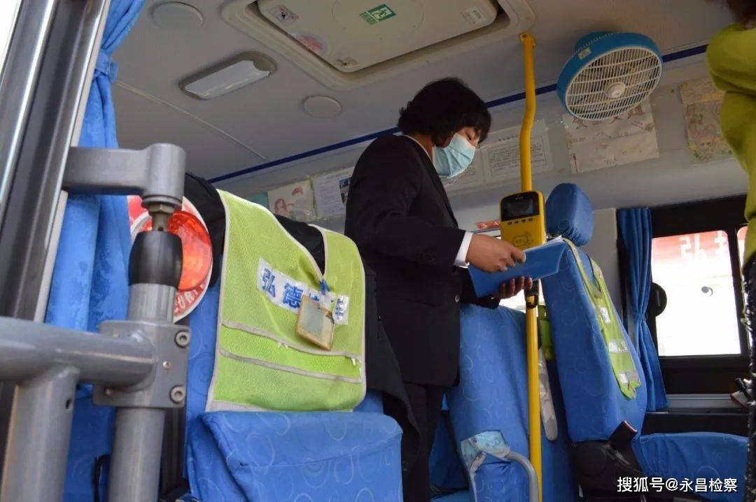 永昌縣檢察院聯合交警部門開展校車安全管理專項檢查