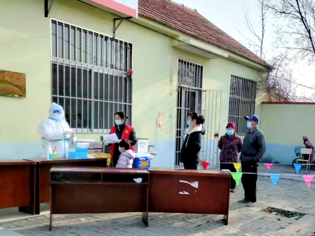 平度：休假不休“戰(zhàn)” 校車照管員變身志愿者