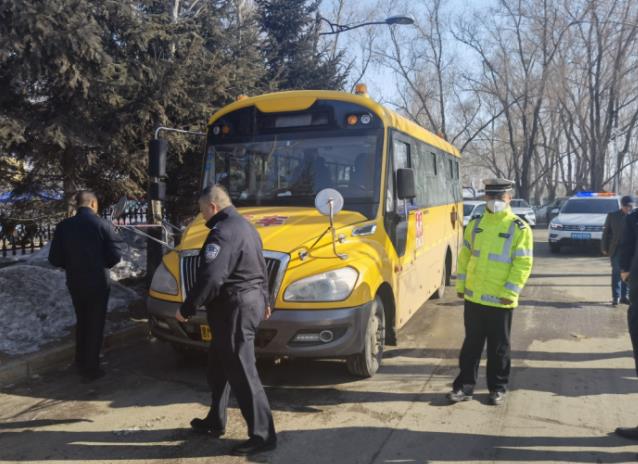 綏化市交警支隊開展校車安全大檢查