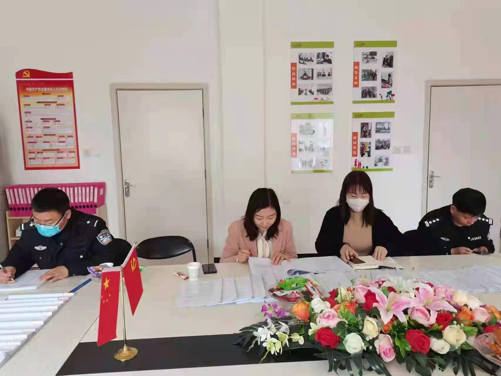 長武交警聯合縣教育局開展校車安全檢查