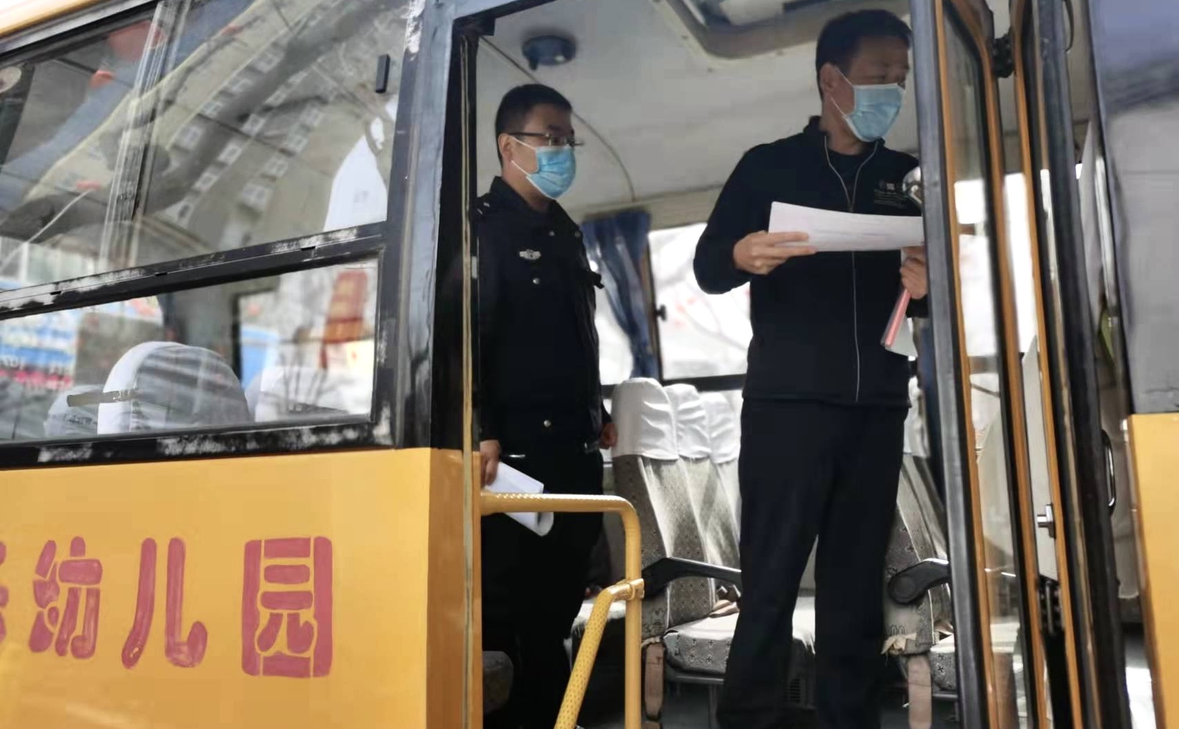 長武縣開展校車安全檢查全力保障學生平安上下學