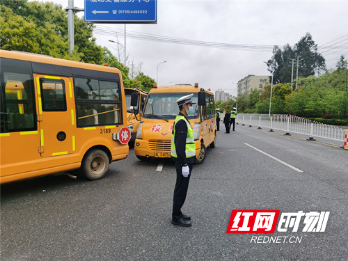 桂陽交警開設綠色通道 為全縣校車集中“體檢”